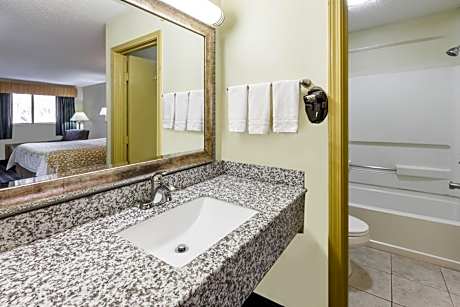 Queen Room - Non-Smoking