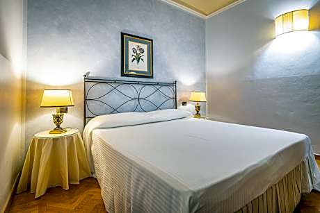 Apartment with 2 bedrooms and view of the Dome of the Cathedral (2 Adults)