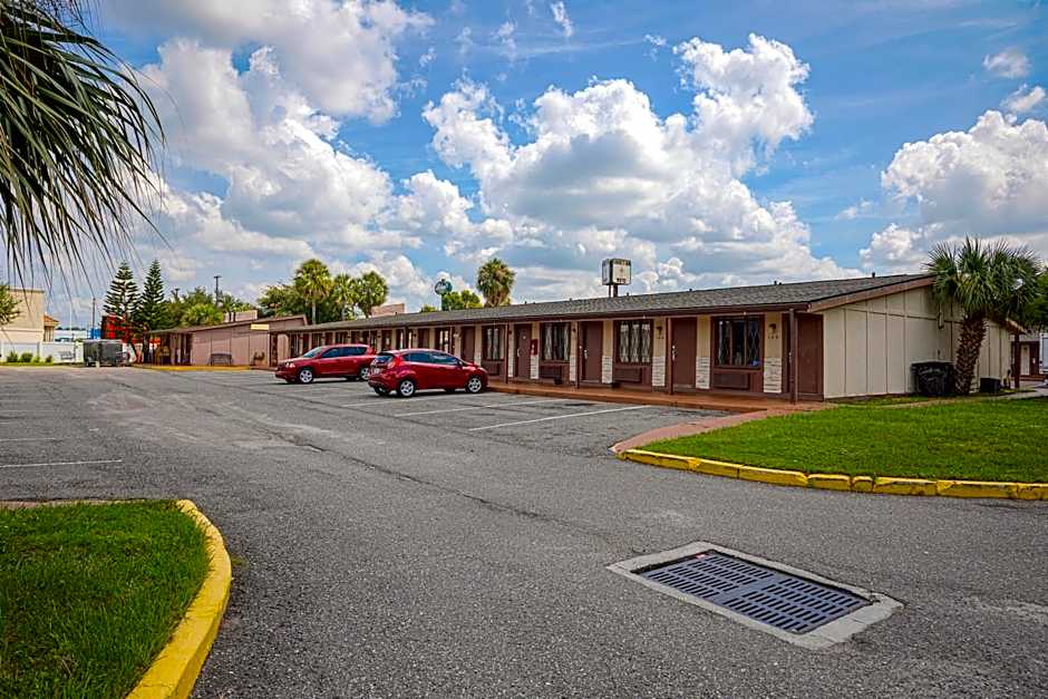 Liberty Garden Inn by OYO Kissimmee near Disney World