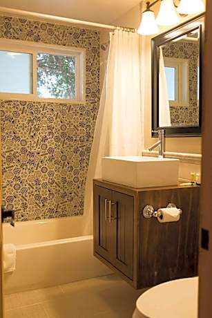 Deluxe Queen Room with Two Queen Beds