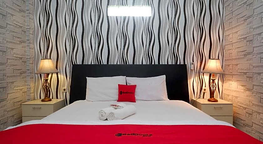 RedDoorz Syariah near RS Mitra Siaga