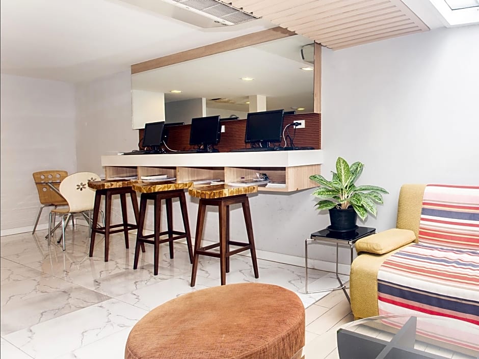 Nantra Ploenchit Hotel