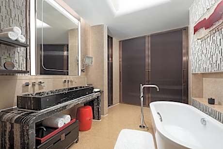 Hualuxe Deluxe Suite