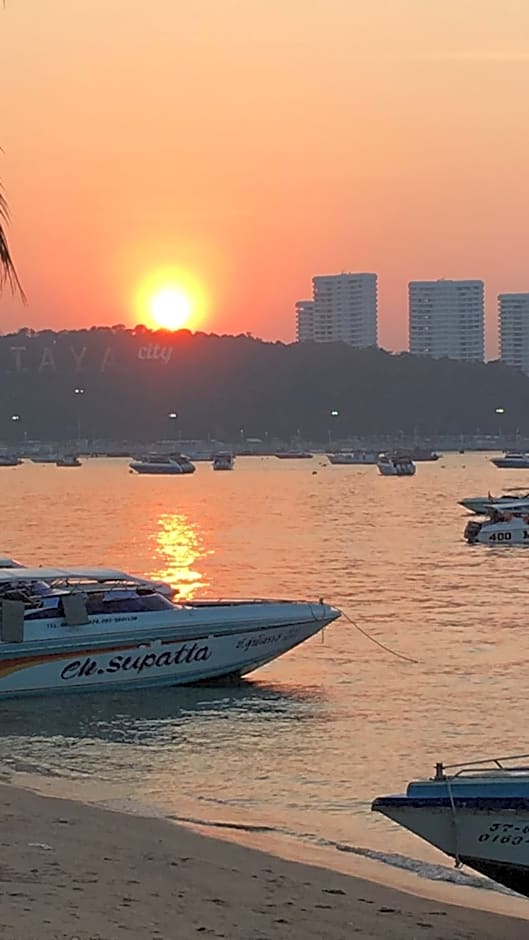 B&B View Talay 1B by Franco Jontiem