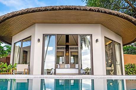 Pool Villa with Beach Front