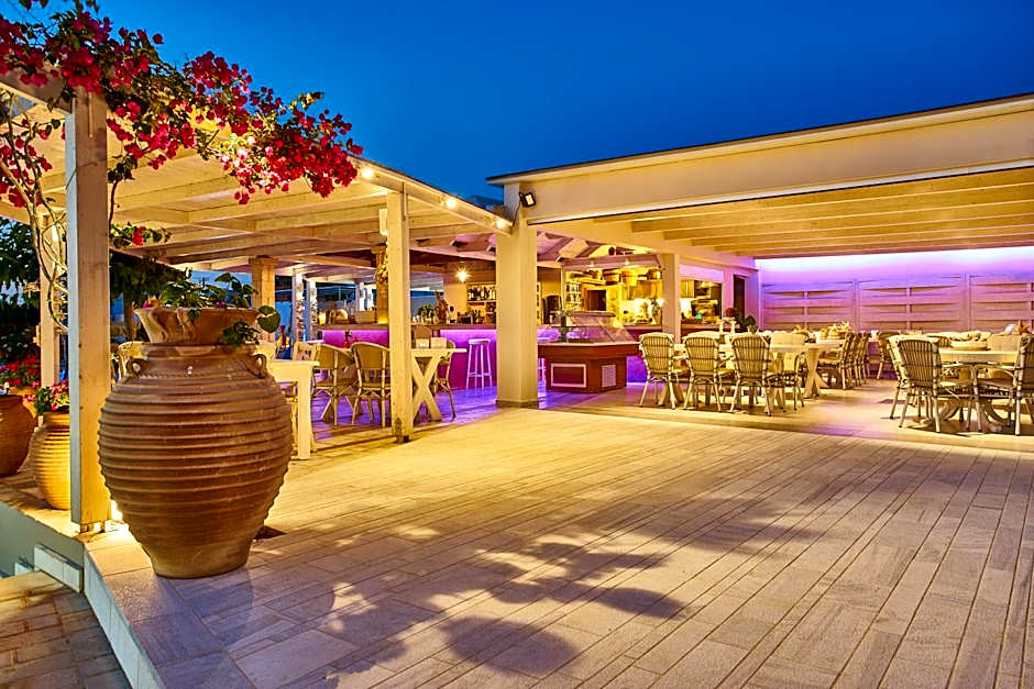 Golden Bay Apartments-Garden Haven