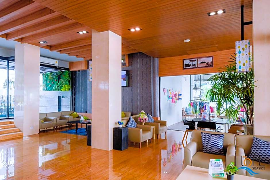 The Loft Seaside Sriracha Hotel