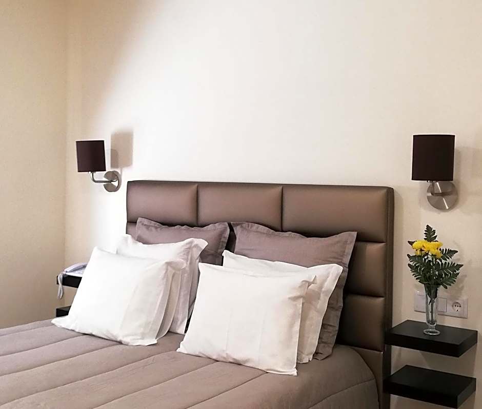 Photo 1 of 6 of Suite