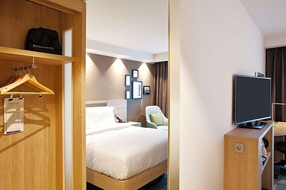 Hampton by Hilton Berlin City East Side Gallery