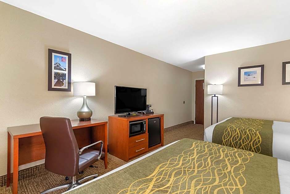 Comfort Inn & Suites - near Robins Air Force Base Main Gate