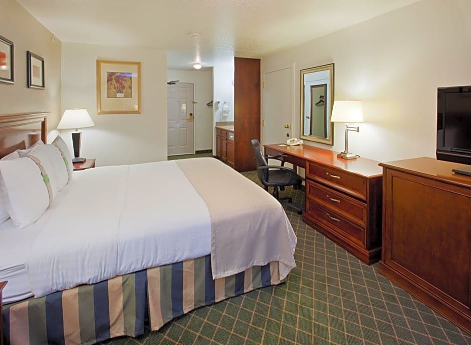 Holiday Inn Redding, an IHG Hotel