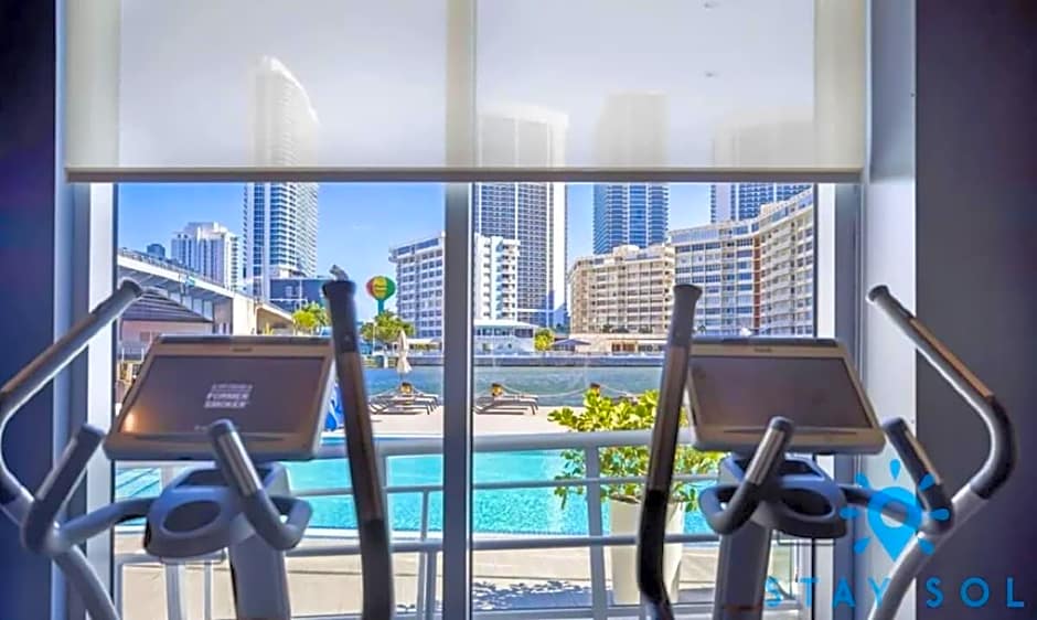 Spectacular View wBalcony Pool