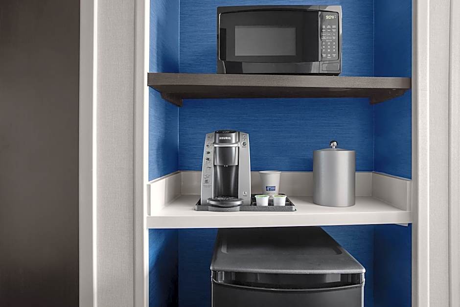 Holiday Inn Express & Suites Woodside LaGuardia Airport By IHG