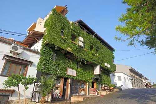 Bella Hotel