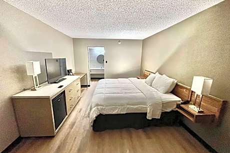 2 Queen Beds Mobility Accessible Room Roll-In Shower Non-Smoking