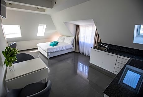 Deluxe Suite with Kitchenette