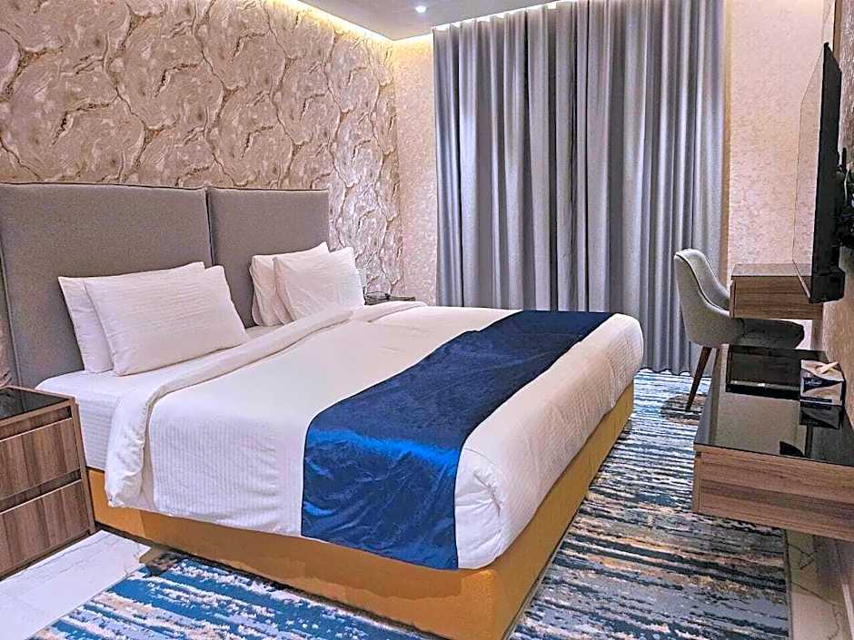 ROYAL PLAZA HOTEL