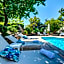 Logis Hotel Le Blason de Provence