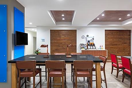 Holiday Inn Express & Suites Florence I-95 & I-20 Civic Ctr by IHG