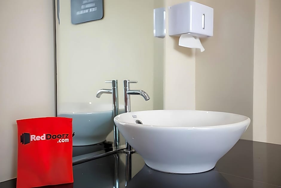 RedDoorz Premium @ Jalan Cengkeh Malang