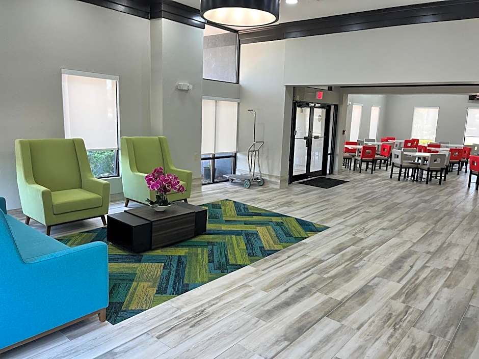 Quality Inn & Suites at Airport Blvd I-65