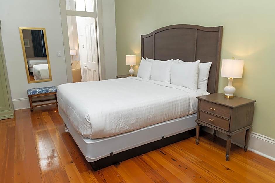 Lamothe House Hotel