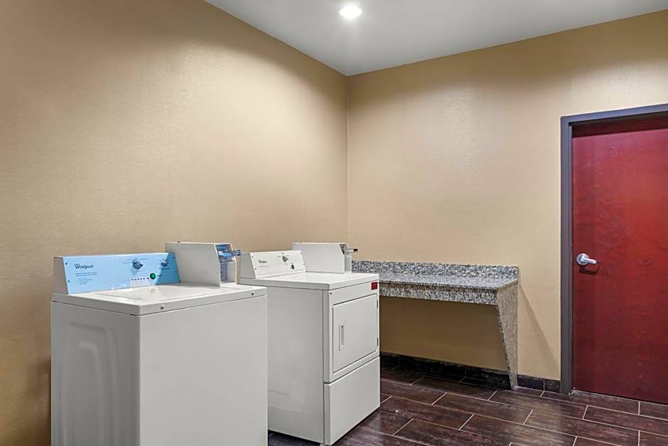 Quality Inn & Suites Pearsall