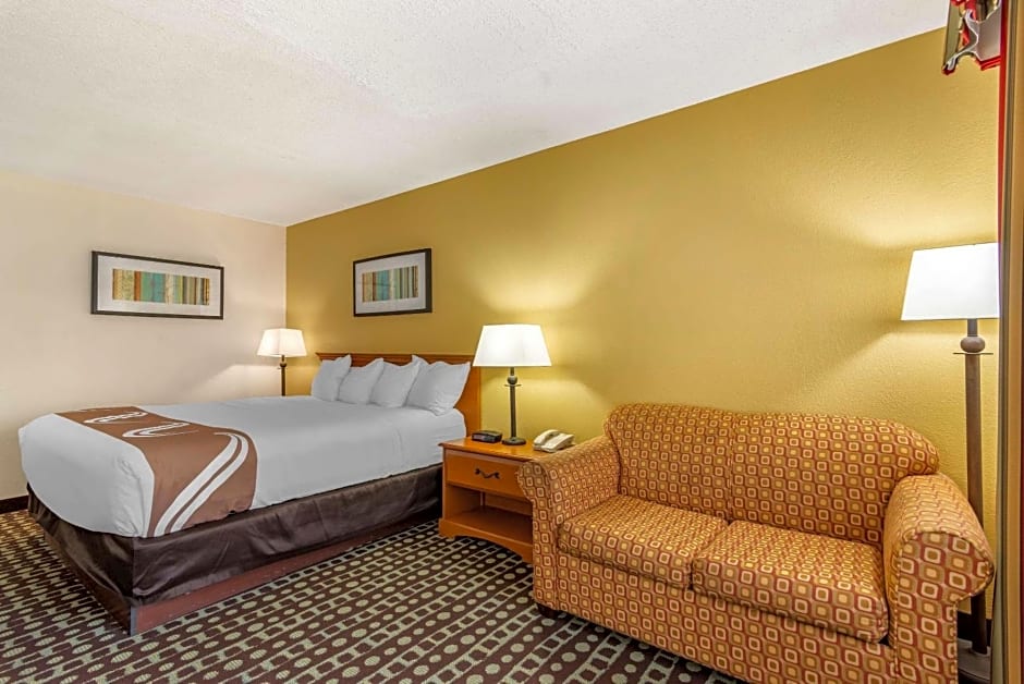 Quality Inn Fayetteville Near Historic Downtown Square