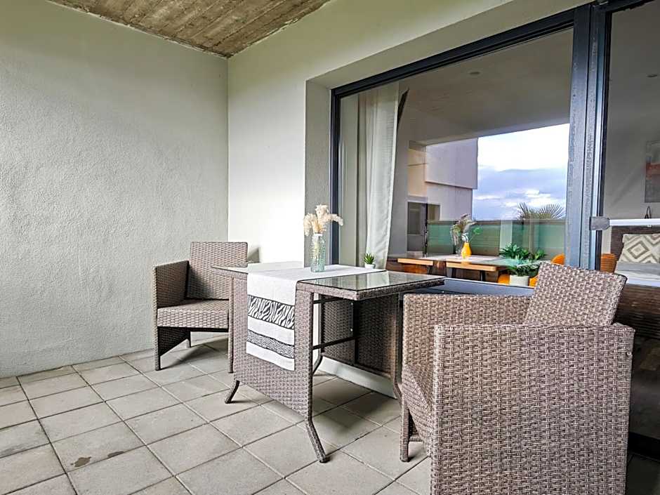CJS Apartments - Chill or Drive am Nürburgring, new Box Spring Beds, new furniture, free Parking, WLan, TV-Streaming, Quiet Location