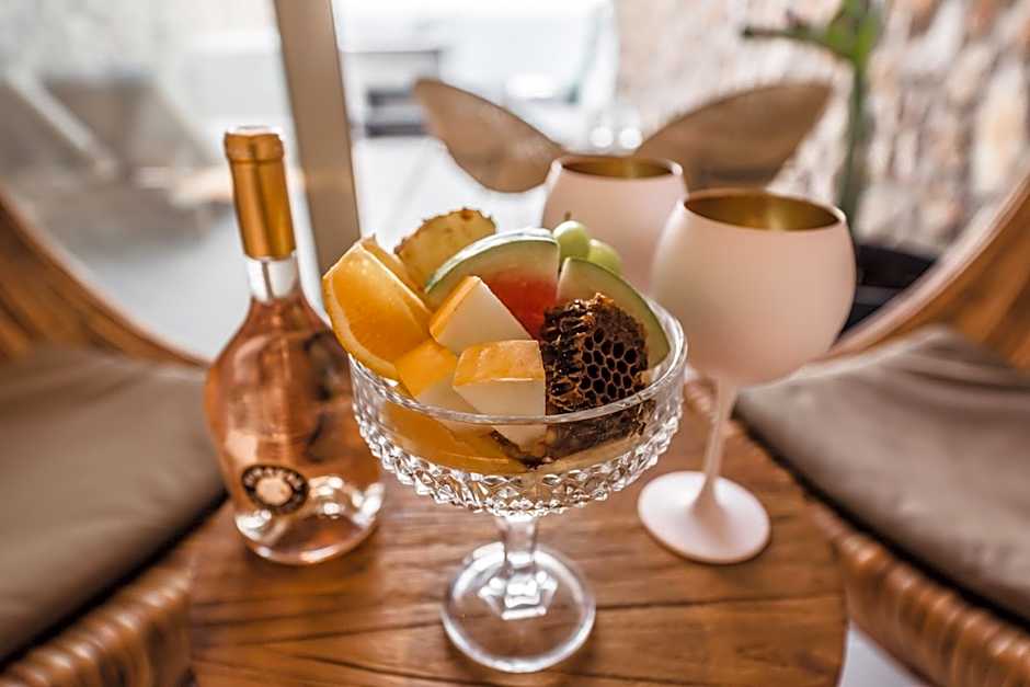 Delfini Beach Hotel & Suites