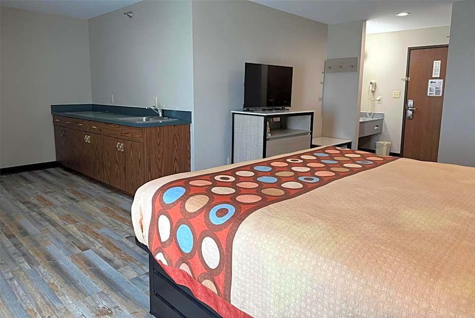 Super 8 by Wyndham Frankfort IN