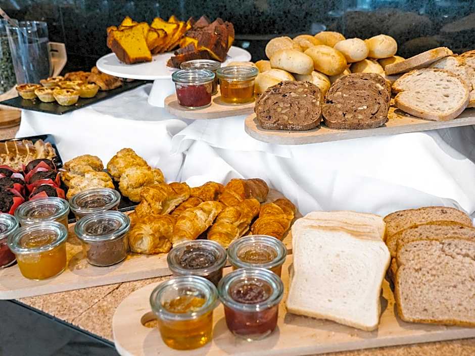 Topazio Vibe Beach Hotel & Apartments