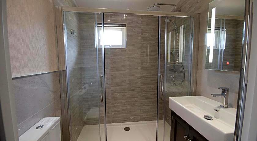 Hollicarrs - Lilypad Lodge