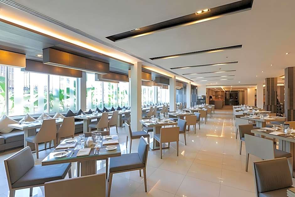 Classic Kameo Hotel & Services Apartment 