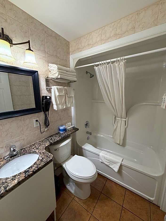 Perth Plaza Inn & Suites