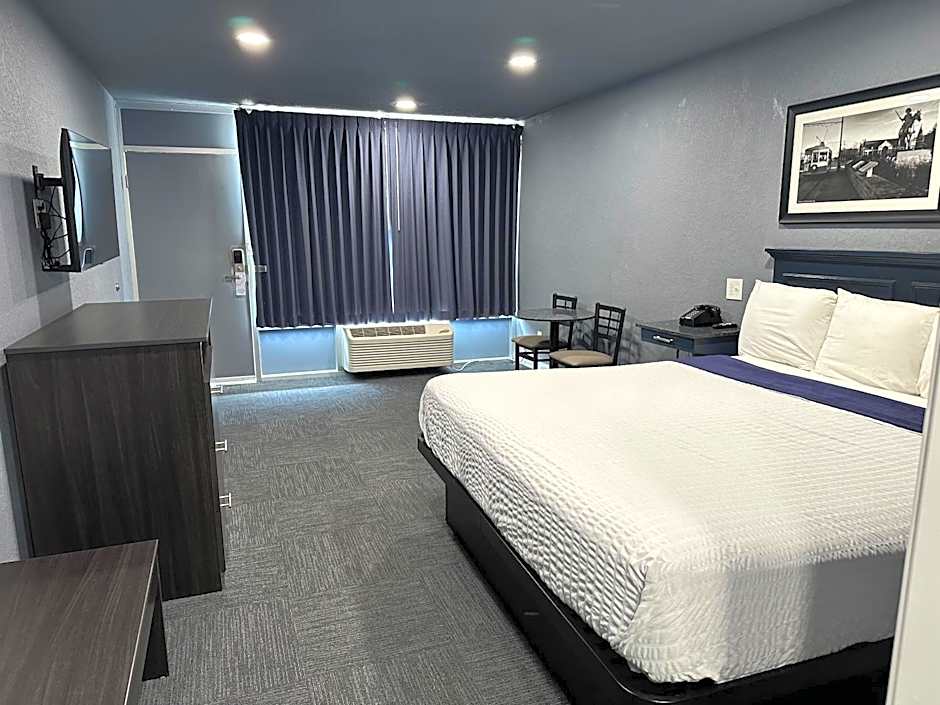 Photo 1 of 5 of Deluxe 1 King Bed Suite