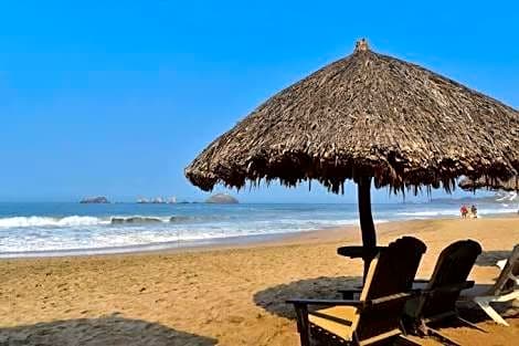 VILLA PARA 8p 6A 2M dentro del HOTEL a un costado del Krystal IXTAPA cuenta con playa y WIFI