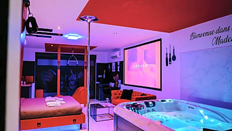 Loveroom Very Good Trip chambre avec jacuzzi privatif
