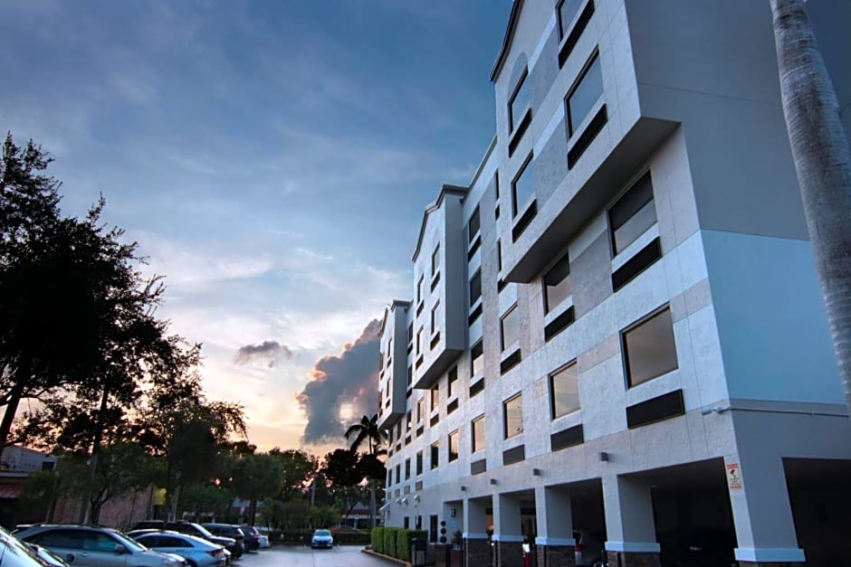 Holiday Inn Express and Suites Fort Lauderdale Airport West By IHG