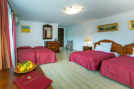 FAMILY ROOM WITH TERRACE 2 AD + 2 CHILDREN