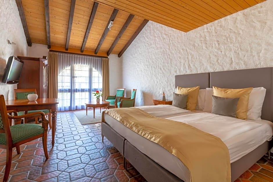 Schloss-Hotel am See - Swiss-Chalet Merlischachen