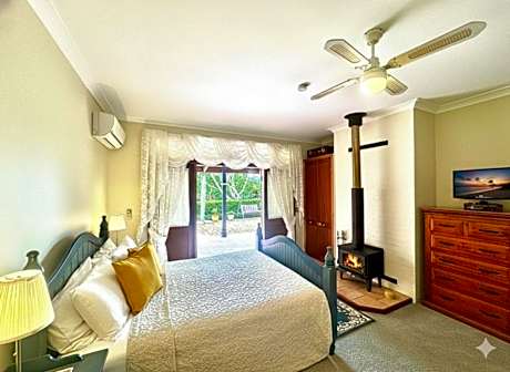 Queen Room with Spa Bath - Garden