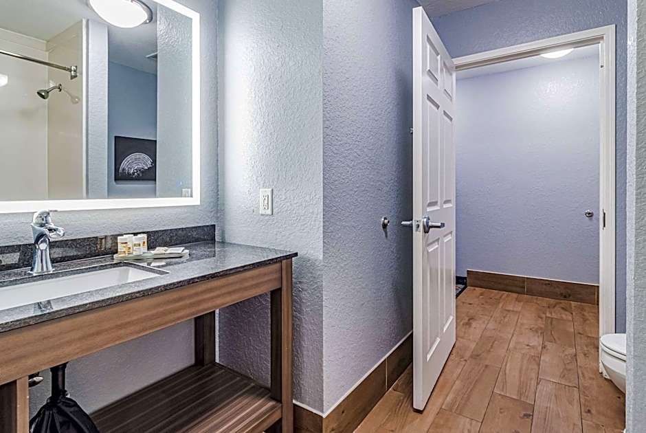 La Quinta Inn & Suites by Wyndham Tomball