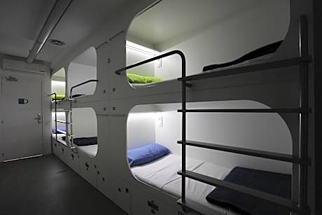 Bed in 16-Bed Mixed Dormitory Room