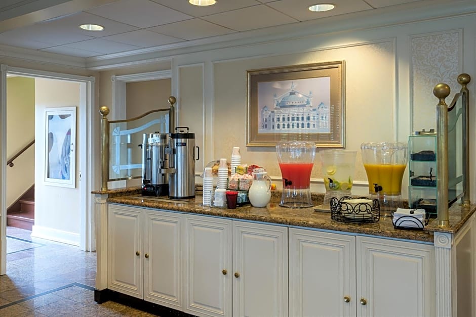 Five Towns Inn - JFK Airport