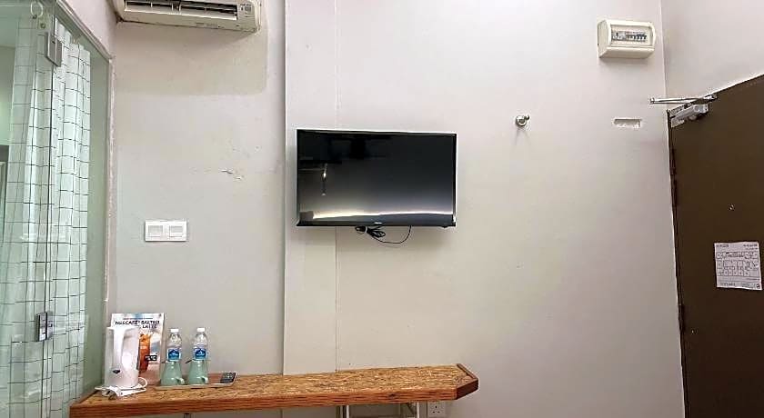 Riverbank Hotel by MRVJ BUSINESS