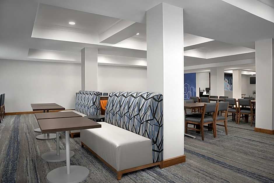 Holiday Inn Express & Suites Alexandria - Fort Belvoir By IHG