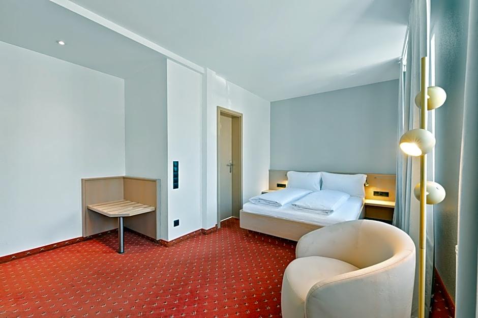 Steiners Hotel Airport-Messe in Birkach