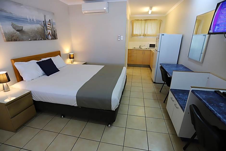 Photo 1 of 24 of Deluxe Studio 1 King Bed