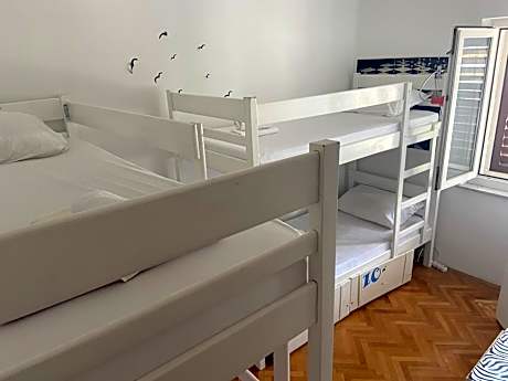 Bed in 6-Bed Mixed Dormitory Room